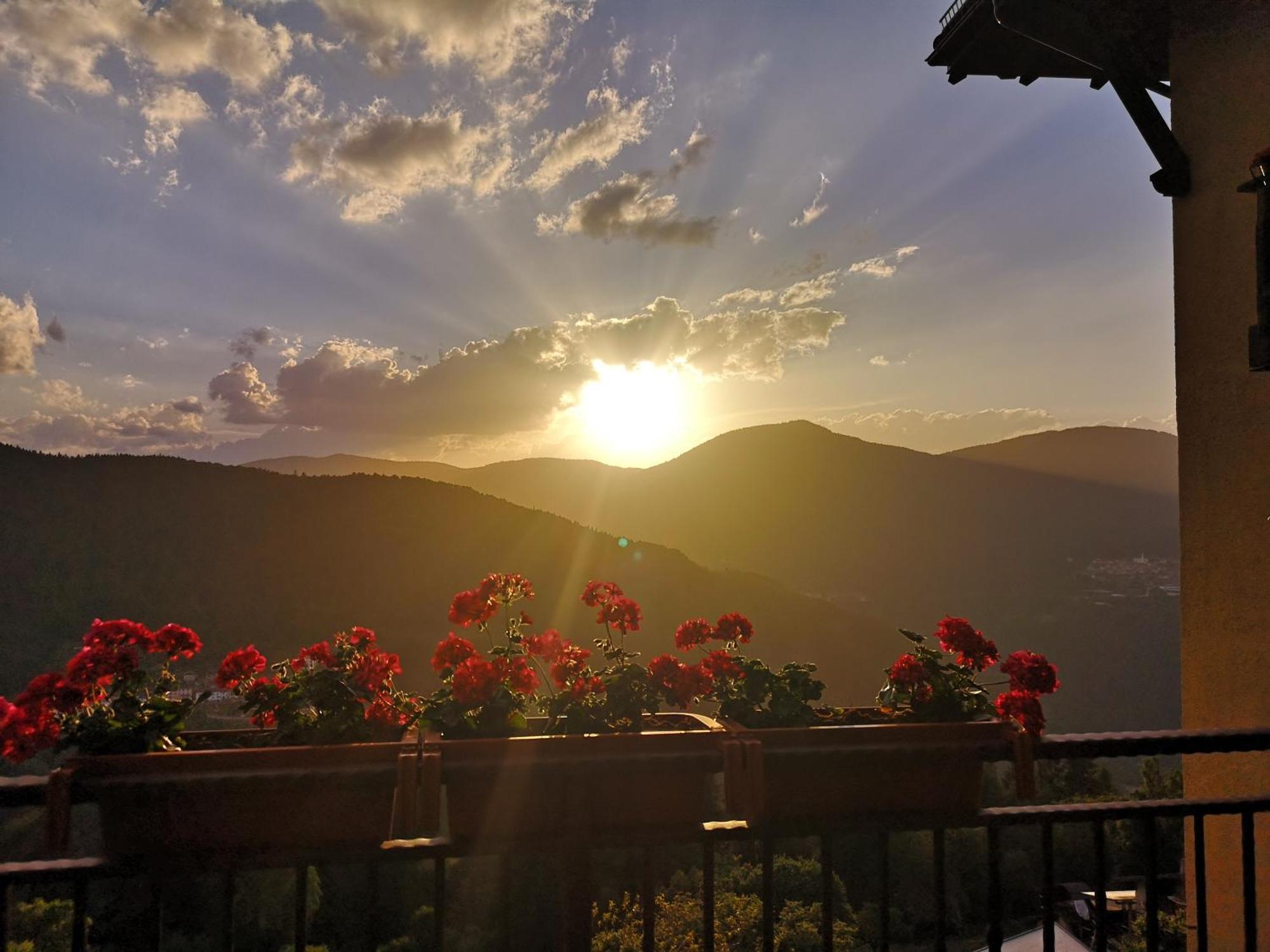 Maso Sveseri Montesover Buitenkant foto